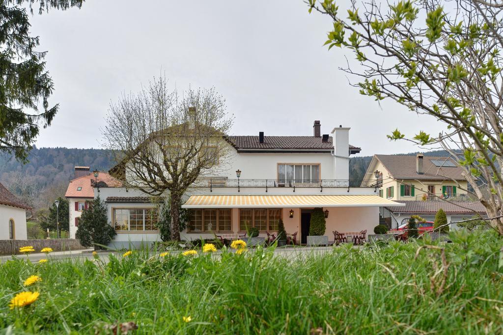 Hotel Du Chasseur Enges エクステリア 写真