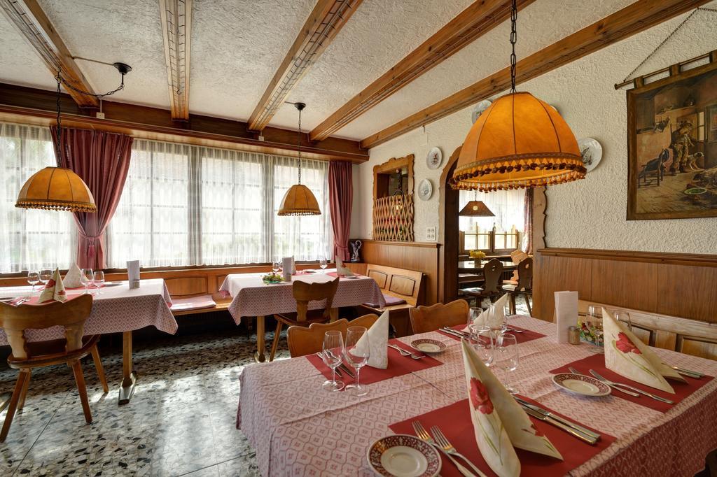 Hotel Du Chasseur Enges エクステリア 写真